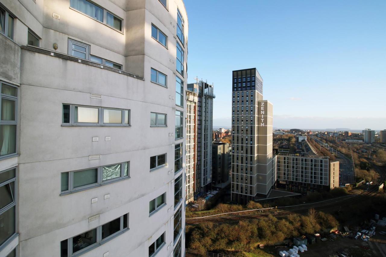 The Skyline - Luxury City Centre Flat With Designated Parking Cardiff Exterior photo
