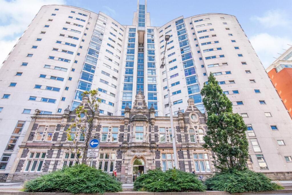 The Skyline - Luxury City Centre Flat With Designated Parking Cardiff Exterior photo